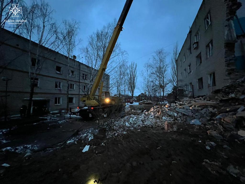 10 дней под завалами могут быть люди: в Нью-Йорке на Донетчине не удается возобновить спасательные работы