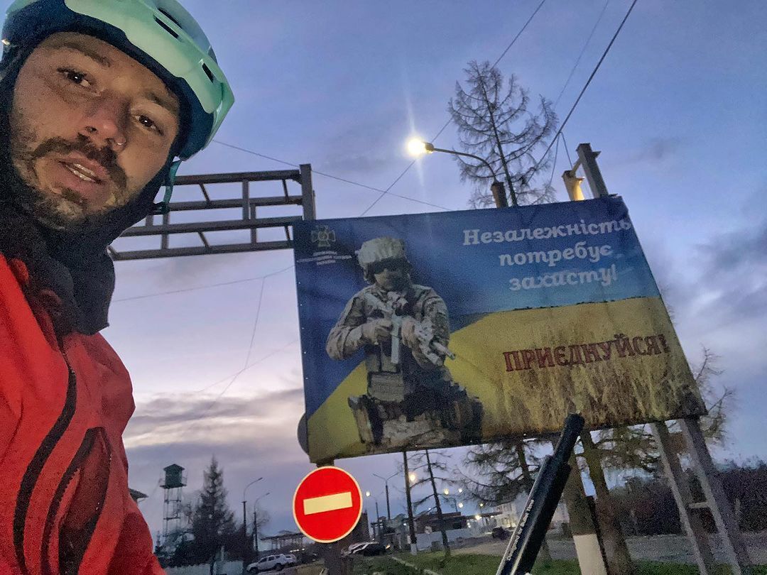 "Як люди виживають з такими цінами?" Португалець, що приїхав в Україну на велосипеді, – про війну, яку ігнорує Європа, злу пані з поїзда і люті морози