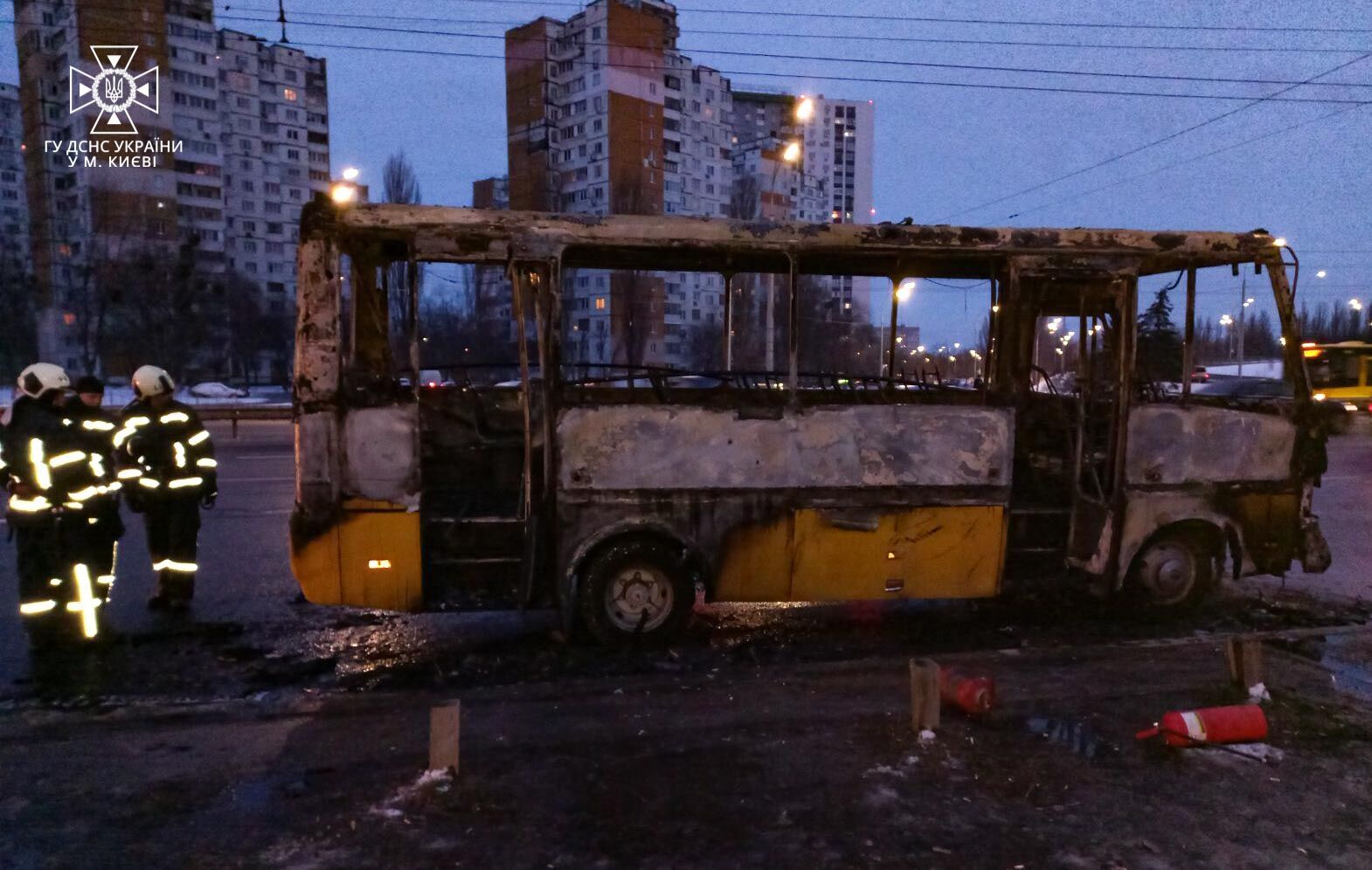 В Киеве на Теремках во время движения загорелась маршрутка: известны подробности. Фото и видео