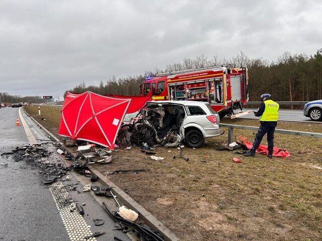 У Польщі в ДТП загинула 4-річна дівчинка з України, яка разом з мамою втекла від війни: деталі трагедії 