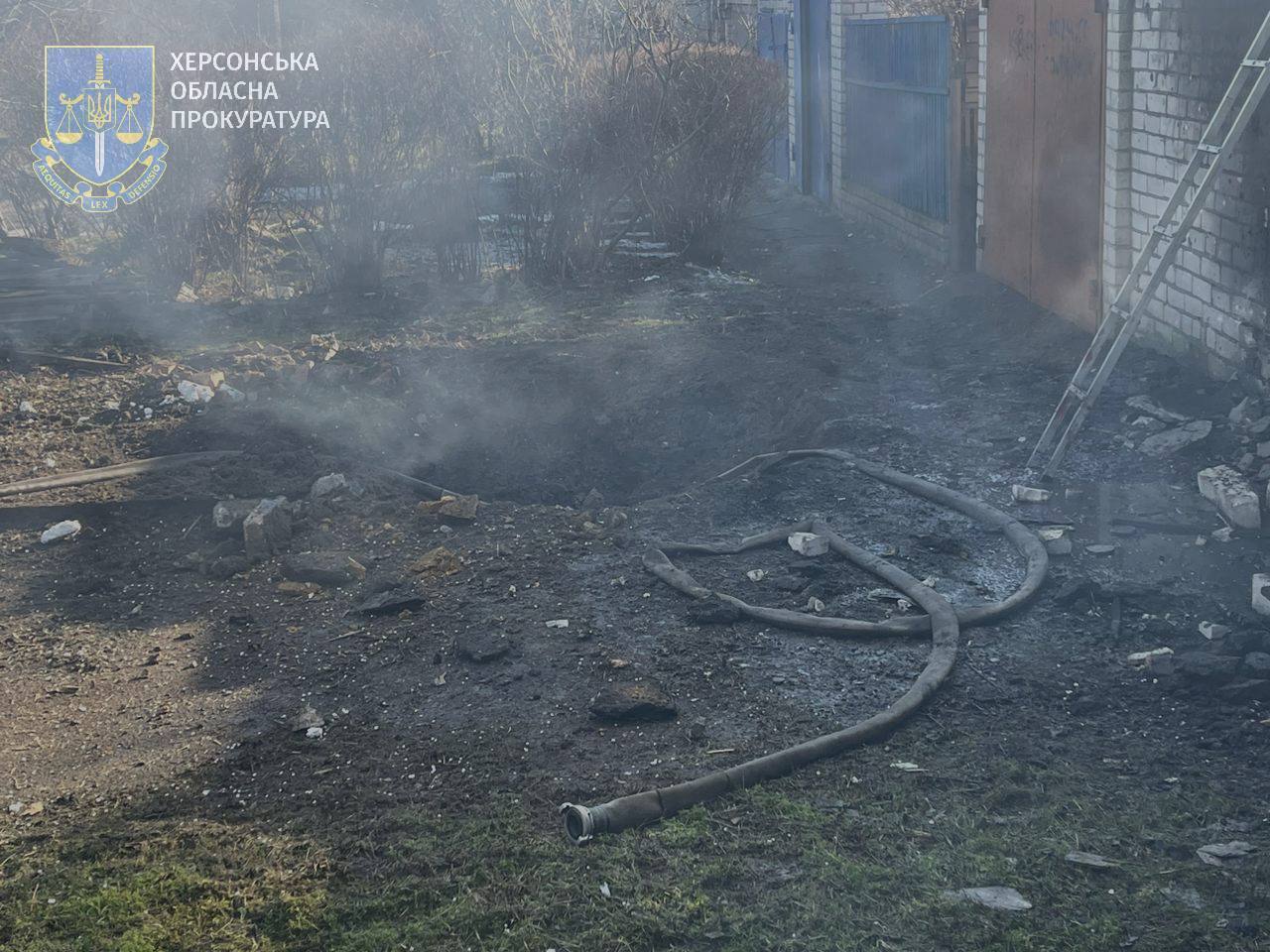 Окупанти вдарили по Херсону та Бериславу: є загиблий і поранені. Фото й відео