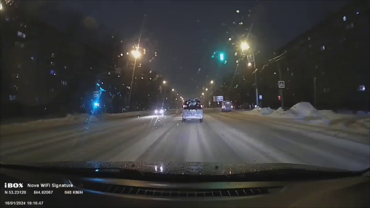 У російській Пензі стався потужний спалах, після чого у місті погасло світло. Відео