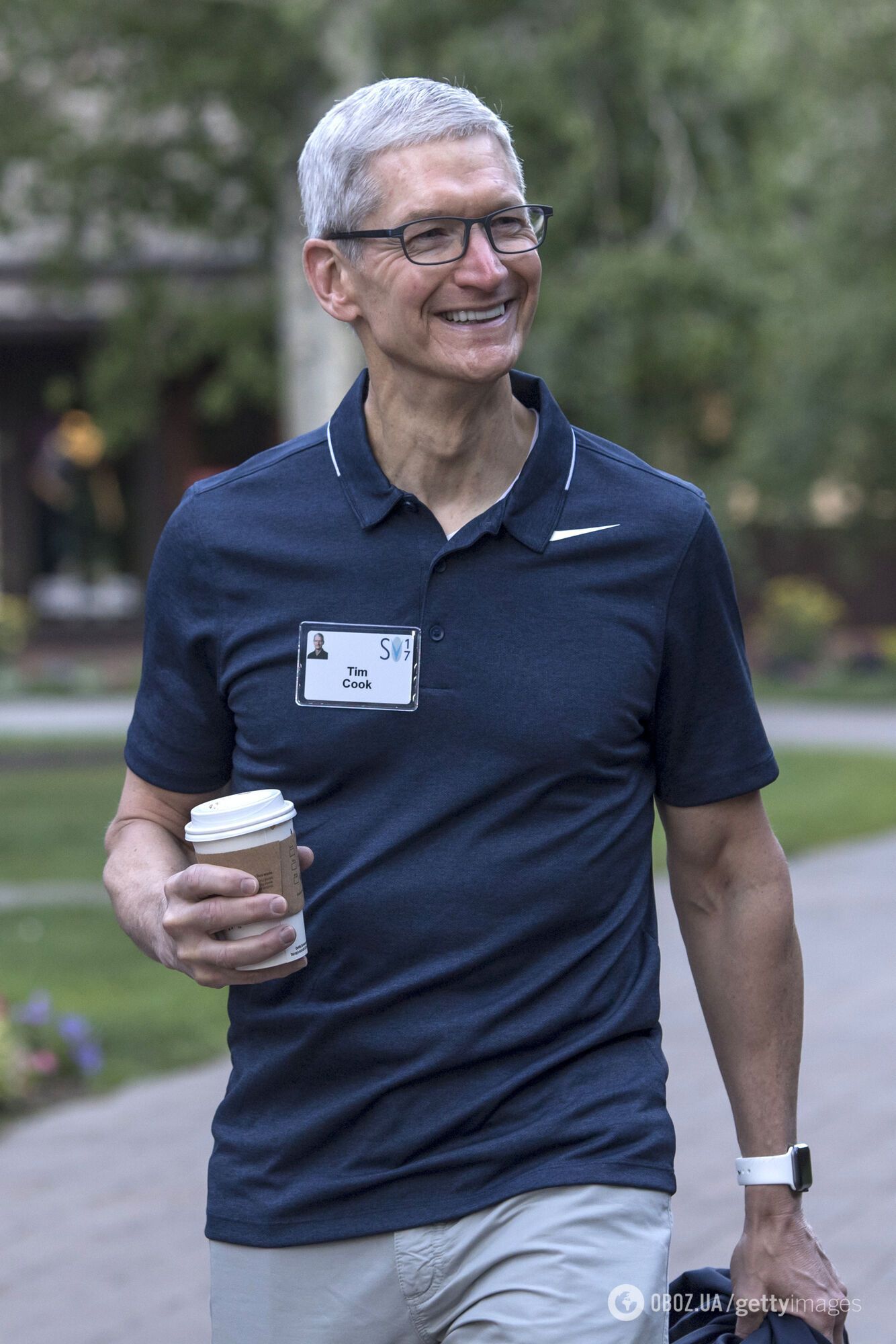 Подъем в 04:00, сотни электронных писем и рабочие "экзамены" по 6 часов: как проходит день Тима Кука и что гендиректор Apple постоянно жует