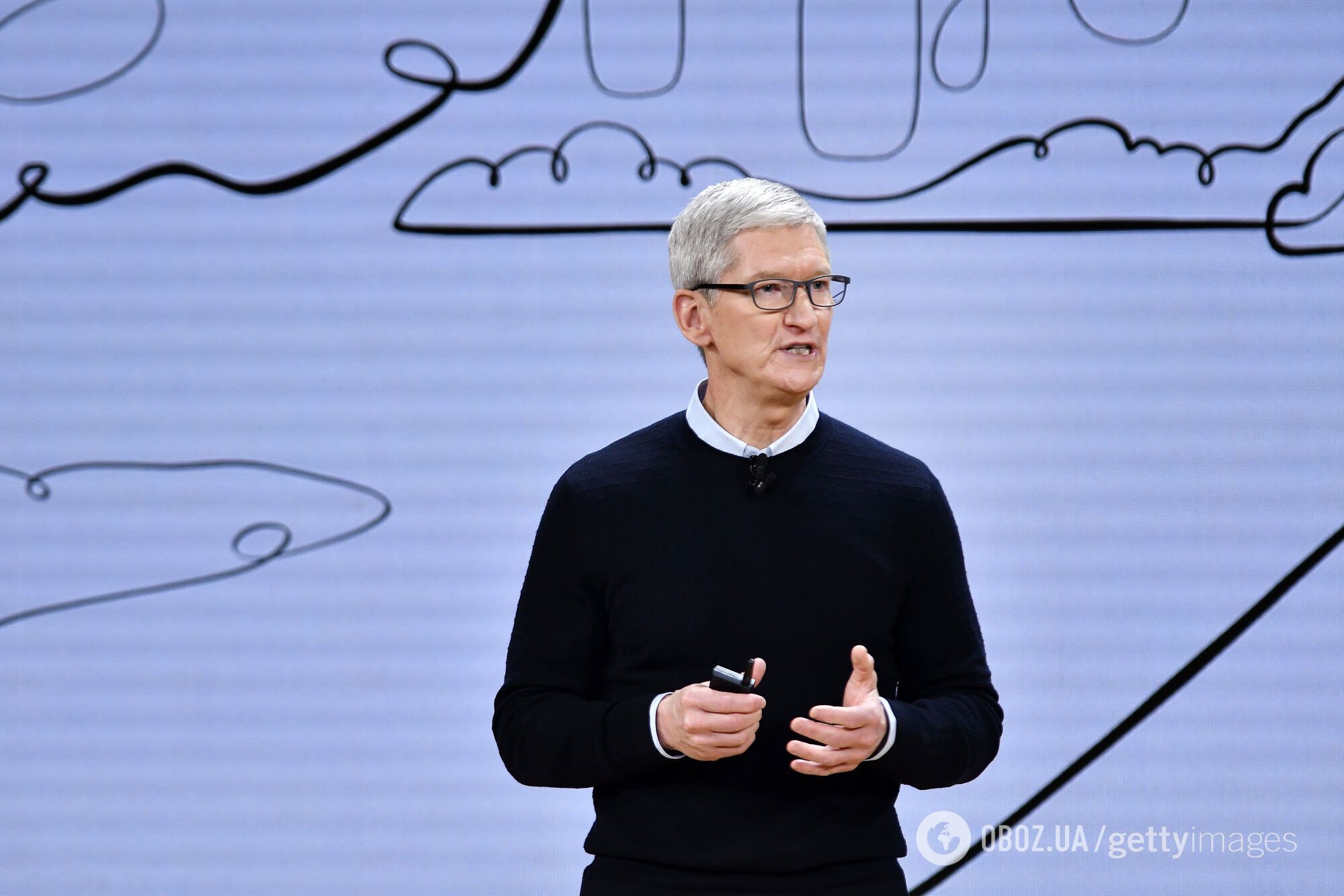 Подъем в 04:00, сотни электронных писем и рабочие "экзамены" по 6 часов: как проходит день Тима Кука и что гендиректор Apple постоянно жует