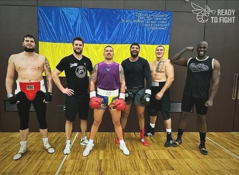 Сербский гигант и 44-летняя жертва Кличко: названы боксеры, которые дерутся с Усиком в подготовке к бою с Фьюри