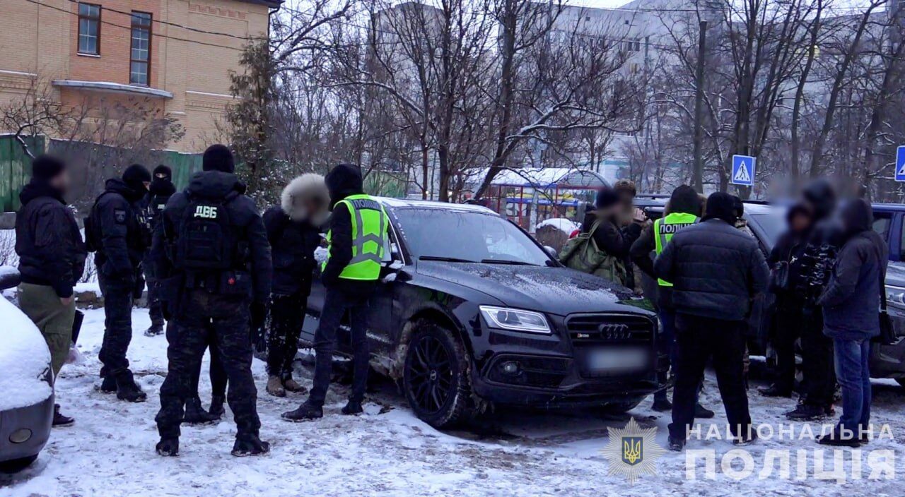 Героїн та повії для vip-клієнтів під час комендантської години: у Києві ліквідували злочинне угруповання. Фото і відео