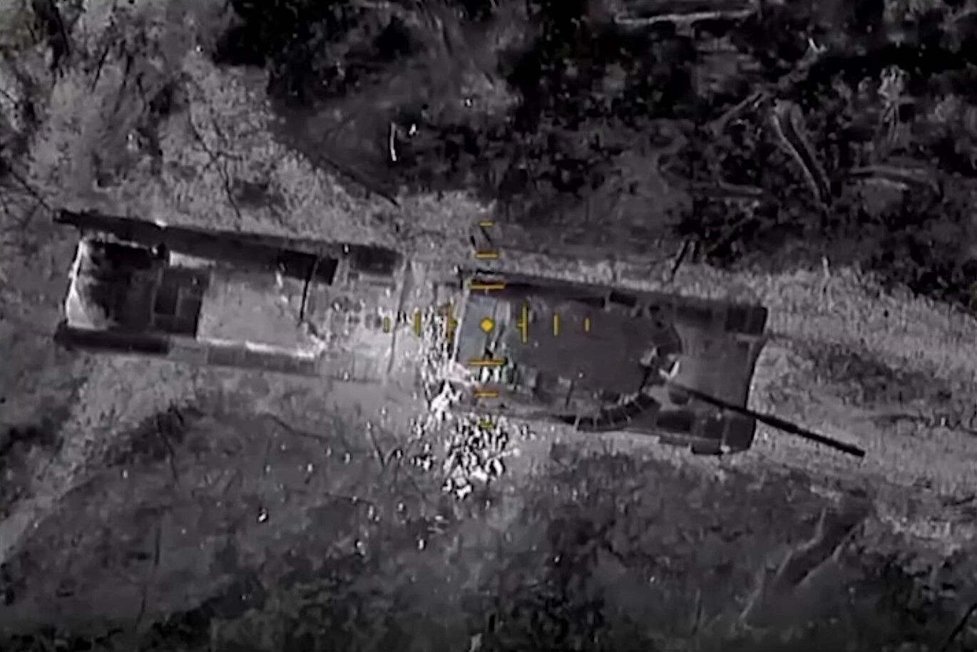 Перетворюють танки ворога на брухт: захисники України показали, як нищать техніку окупантів. Відео