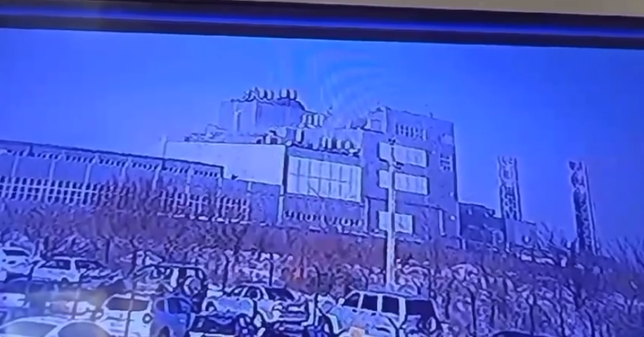 Момент взрыва на заводе в Ростовской области попал на видео: обломки разлетелись вокруг
