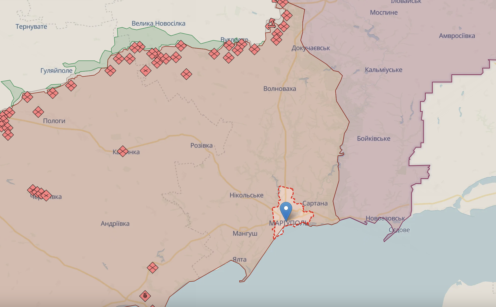 В окупованому Маріуполі зафіксували рух російських військових вантажівок у бік Бердянська й Урзуфа