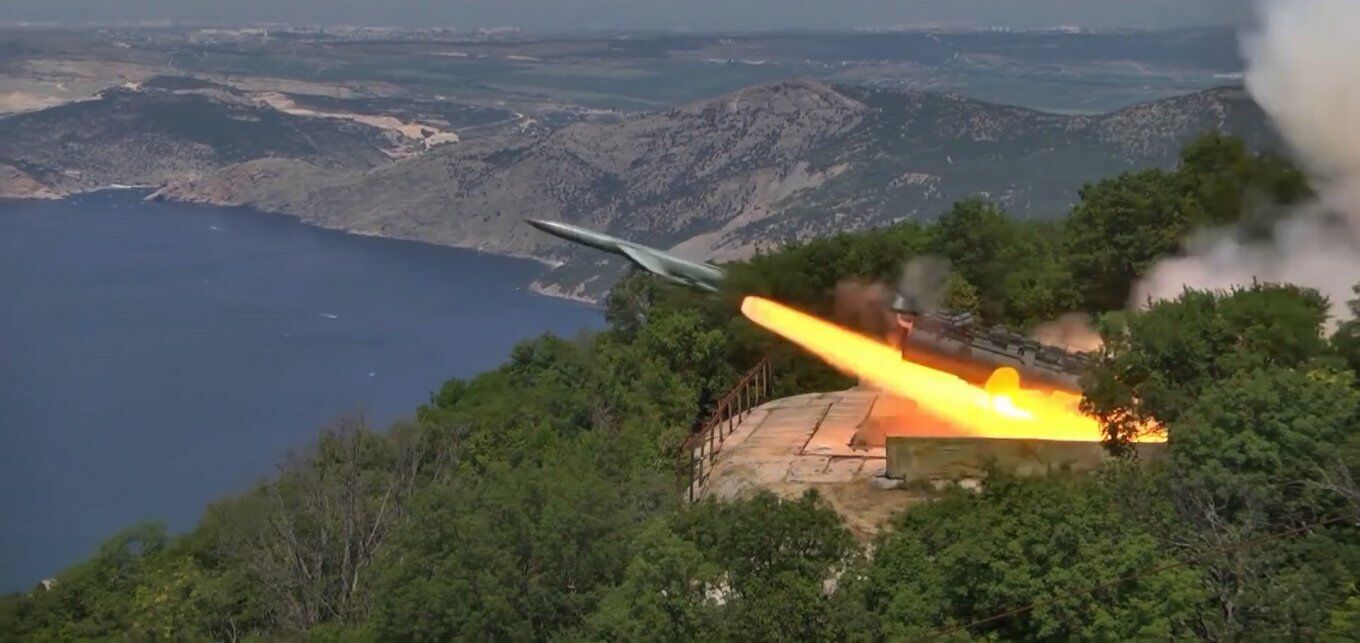 Окупанти запустили по Україні рідкісну 4-тонну ракету 60-х років: у чому її особливості