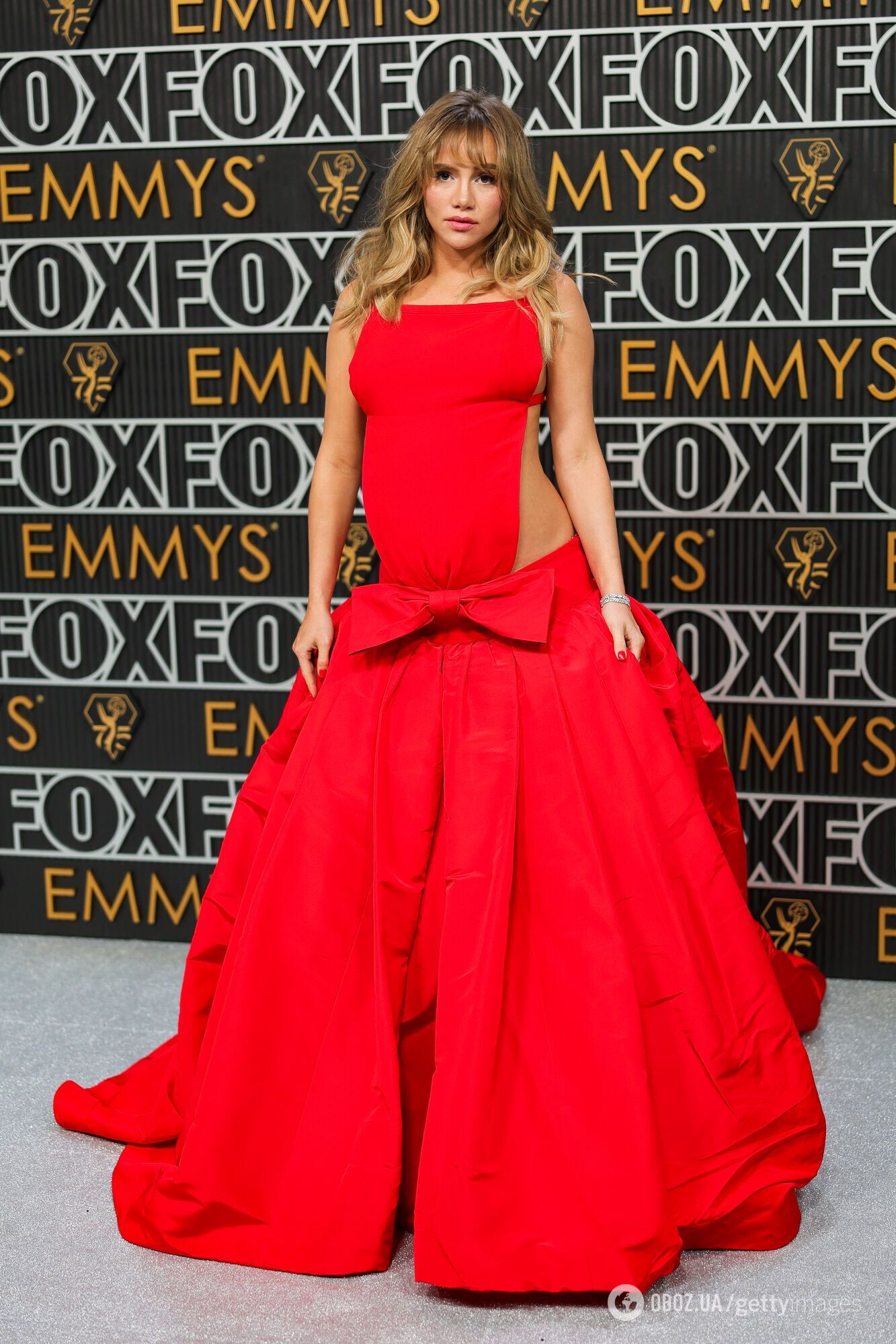 Андре Тан показал звезд, которые поразили его модными образами на Emmy Awards 2024: Селена Гомес с фасоном платья "прогадала"