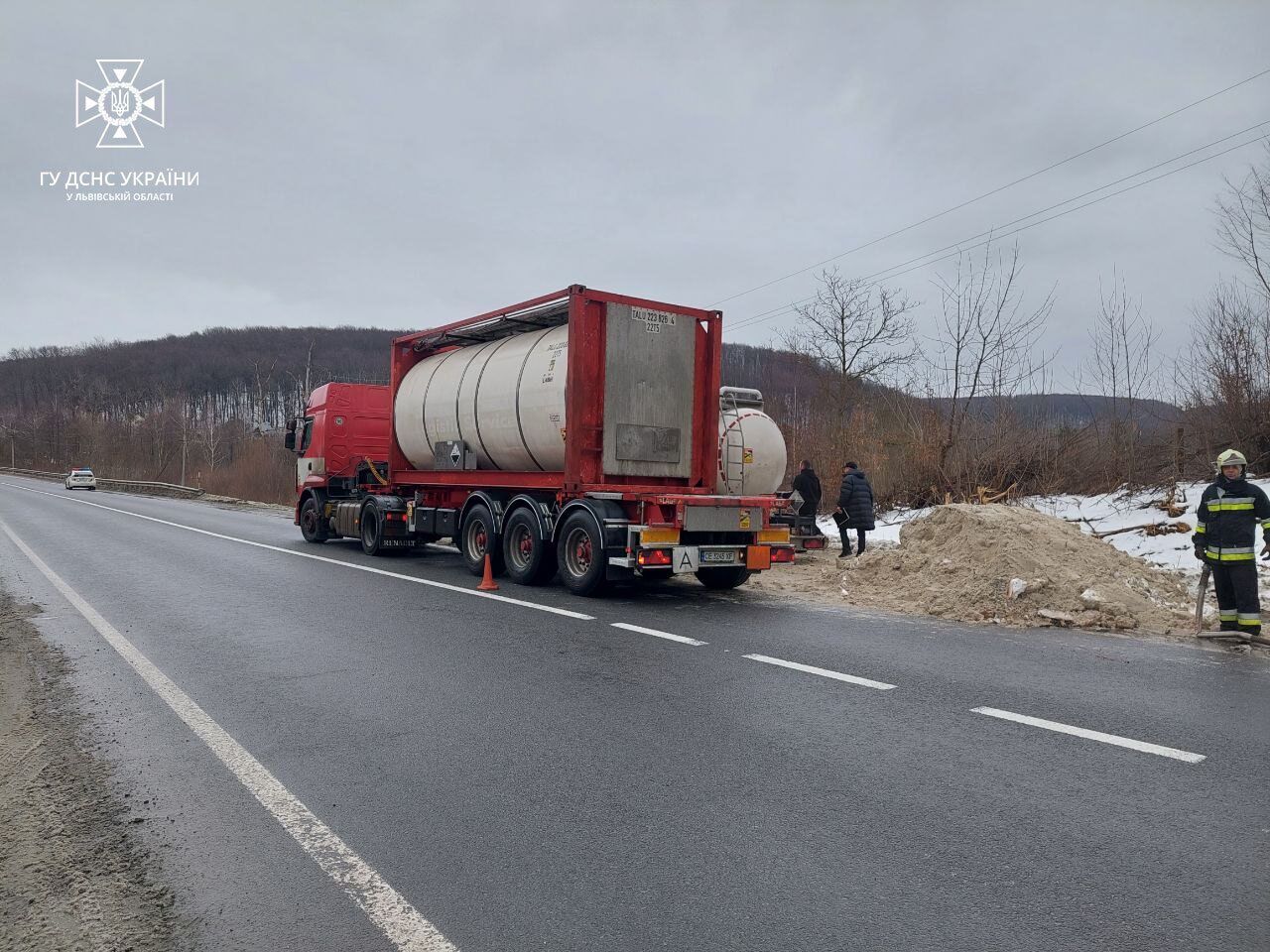 На Львовщине произошла утечка соляной кислоты: фото с места ЧП