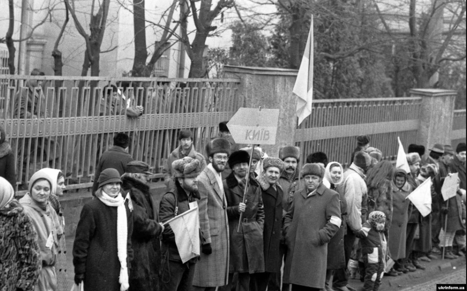 День Соборности Украины: как выглядел легендарный "живий ланцюг" в 1990 году. Архивные фото