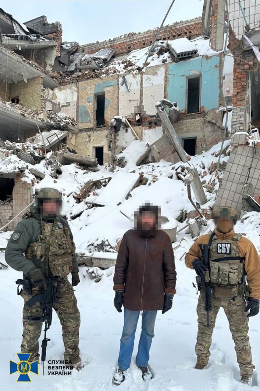 СБУ затримала зрадника, який наводив російські С-300 на позиції ЗСУ під Вугледаром. Фото 