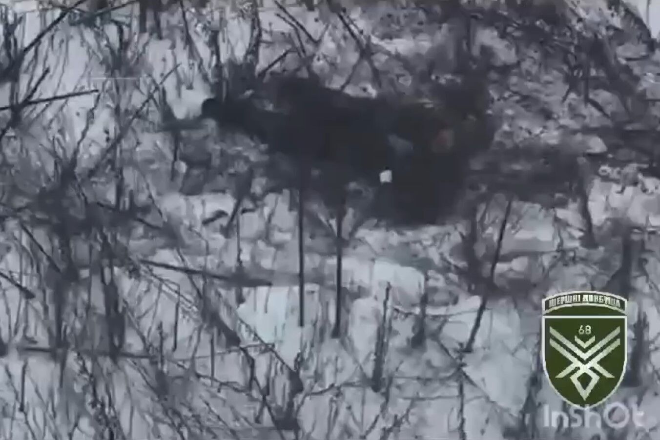 "Друже, пий і повзи за дроном!" Мережу зворушили кадри порятунку українського захисника. Відео