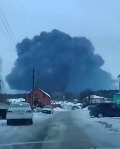У Брянській області РФ дрон атакував нафтобазу, спалахнула потужна пожежа: це була операція ГУР. Відео