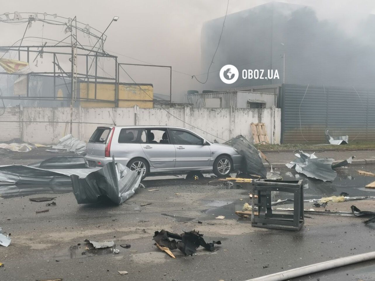Згоріло близько 20 авто, пошкоджено будівлі: наслідки ракетної атаки в двох районах Києва. Фото і відео