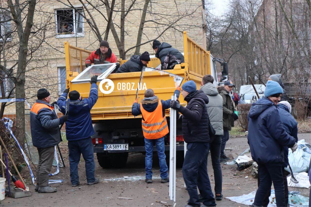 "Нам пощастило, уламки скла застрягли в стіні": очевидиця розповіла про перші хвилини після ракетної атаки на Вишневе. Фото і відео