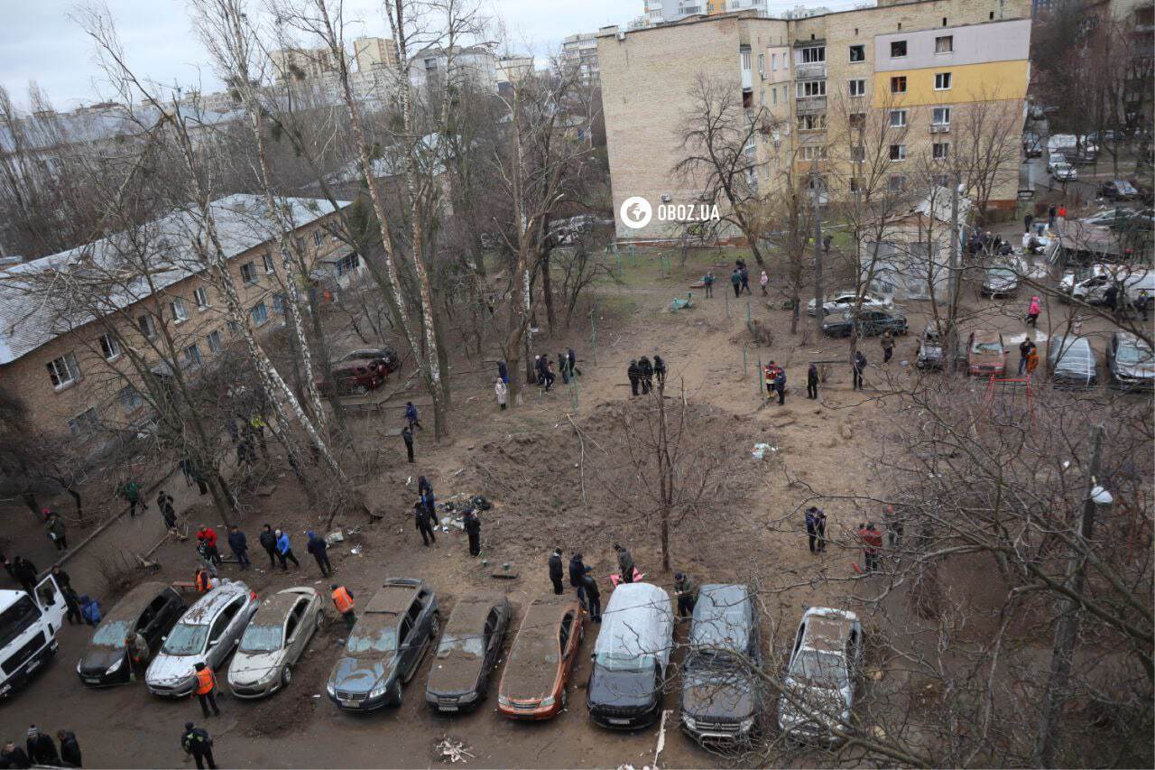 "Нам пощастило, уламки скла застрягли в стіні": очевидиця розповіла про перші хвилини після ракетної атаки на Вишневе. Фото і відео