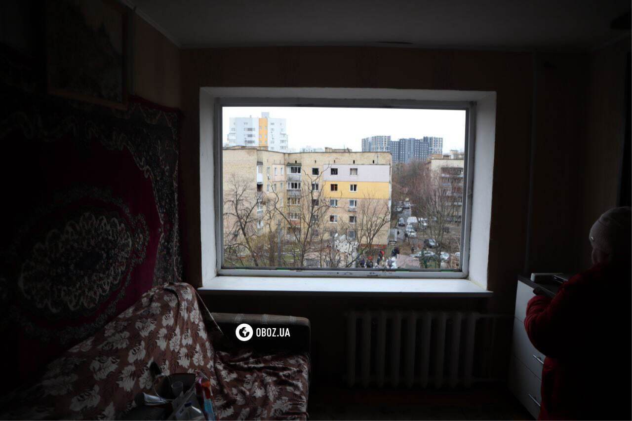 "Нам повезло, обломки стекла застряли в стене": очевидица рассказала о первых минутах после ракетной атаки на Вишневое. Фото и видео