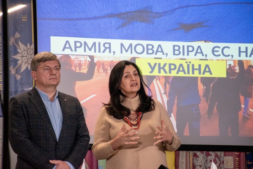 В "ЕС" призвали руководство Верховной рады не блокировать международную деятельность Порошенко и депутатов фракции