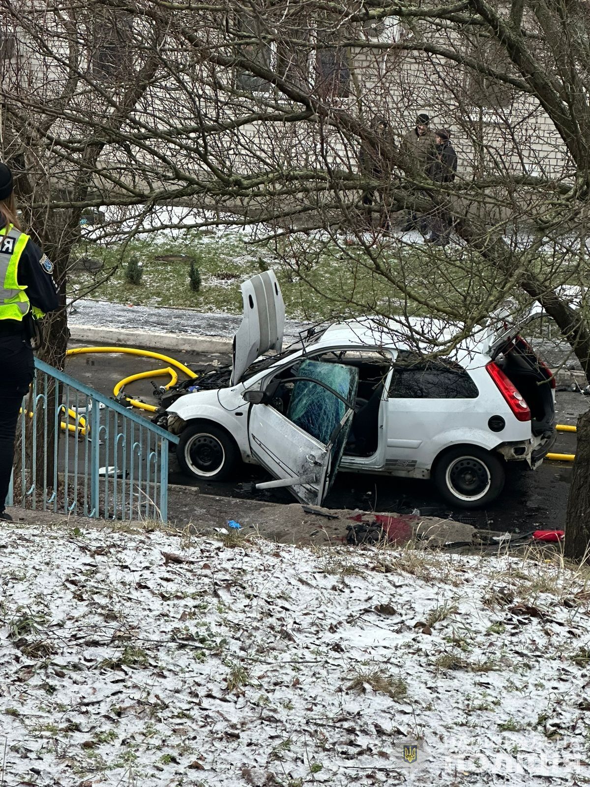 У Дніпрі посеред вулиці вибухнув автомобіль: є потерпілий. Фото