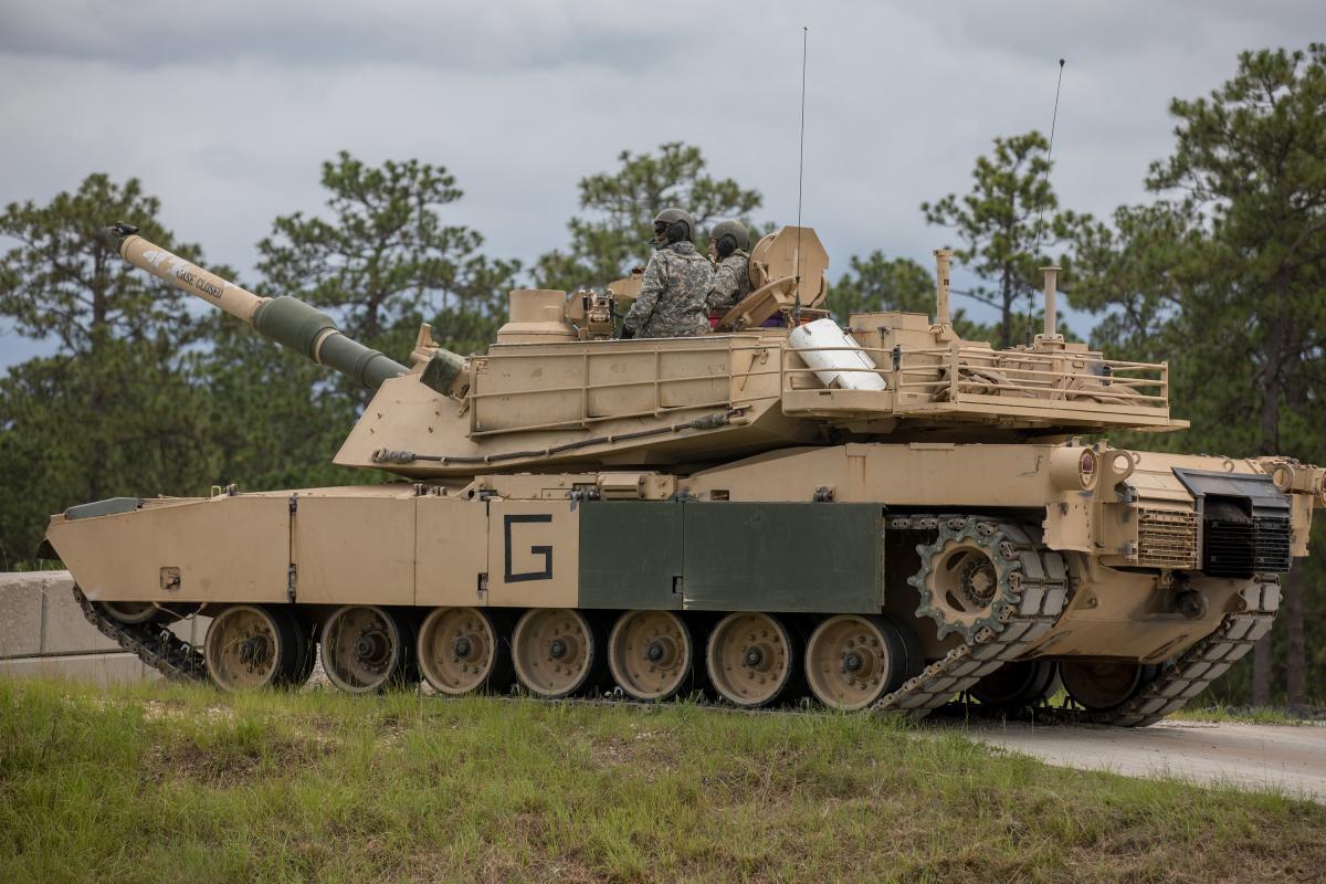 Розбирають російських загарбників на молекули: ЗСУ вперше показали застосування танків Abrams на фронті. Відео