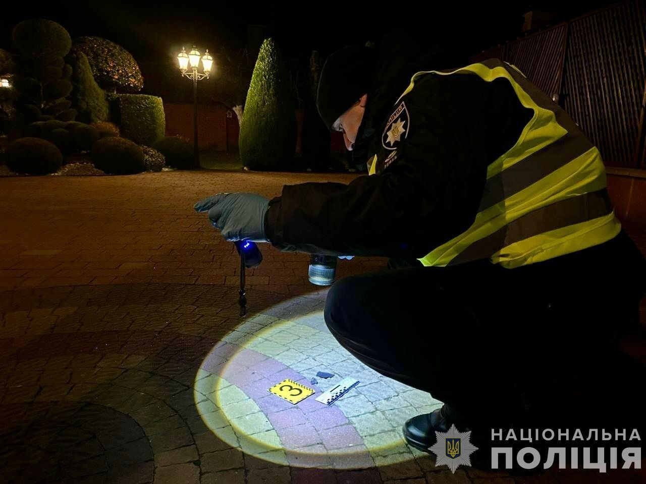 На Закарпатье во двор депутата облсовета бросили гранату, произошел взрыв: появились подробности. Фото