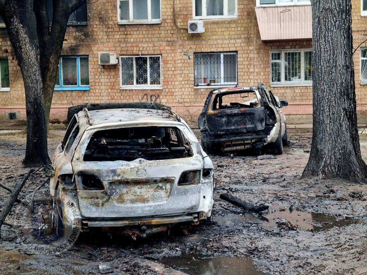 В Киеве прогремели взрывы, в результате атаки врага горели квартиры и авто: есть много пострадавших. Фото