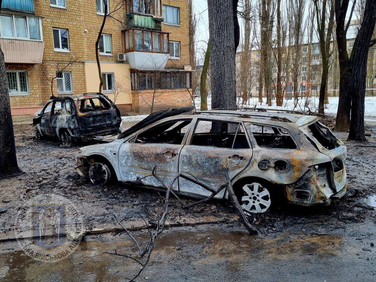В Киеве прогремели взрывы, в результате атаки врага горели квартиры и авто: есть много пострадавших. Фото