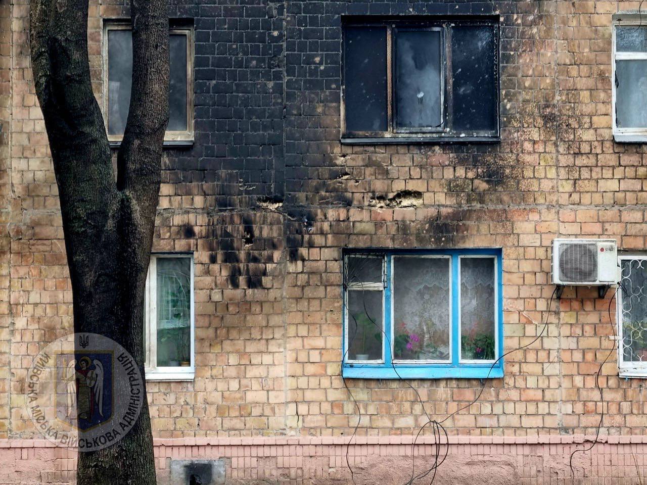 У Києві прогриміли вибухи, унаслідок атаки ворога горіли квартири й авто: є багато постраждалих. Фото