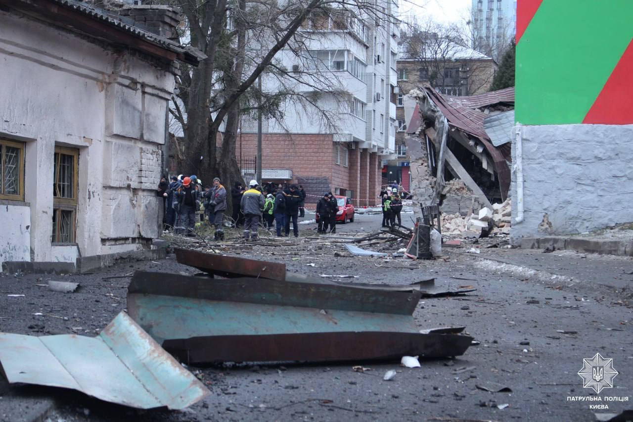 Повреждены 28 объектов, более 20 пострадавших: в Киеве завершили спасательную операцию после ракетного удара. Фото и видео