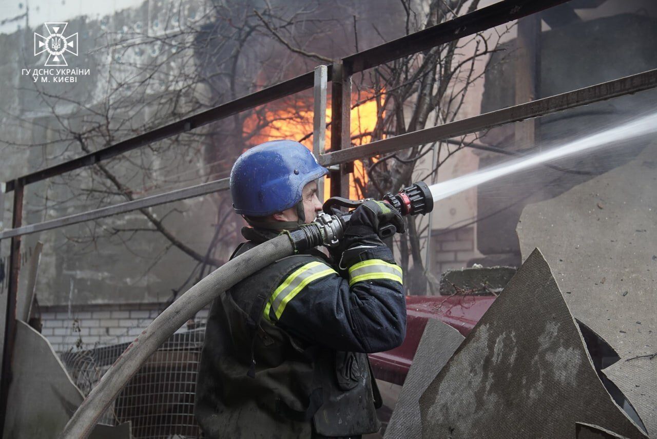 Пошкоджено 28 об'єктів, понад 20 постраждалих: у Києві завершили рятувальну операцію після ракетного удару. Фото і відео