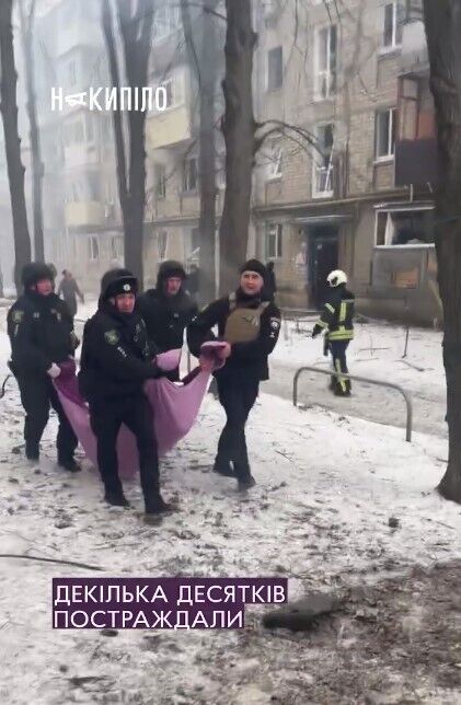 Росія б'є по цивільних: з'явилися моторошні кадри наслідків атаки Росії на Харків. Відео