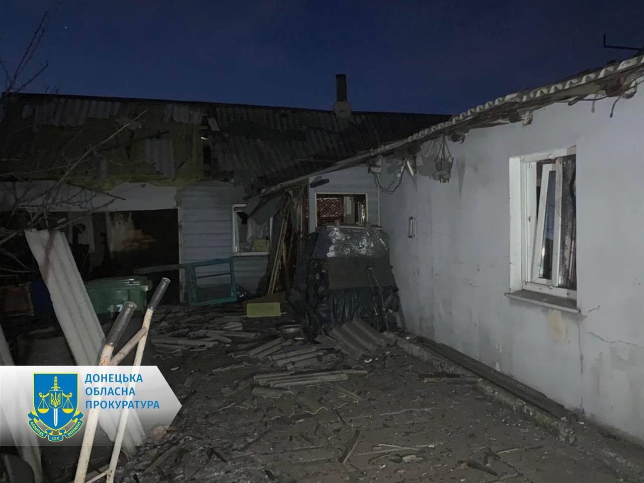 Росіяни обстріляли житловий сектор у місті Гірник на Донеччині: поранено дитину. Фото