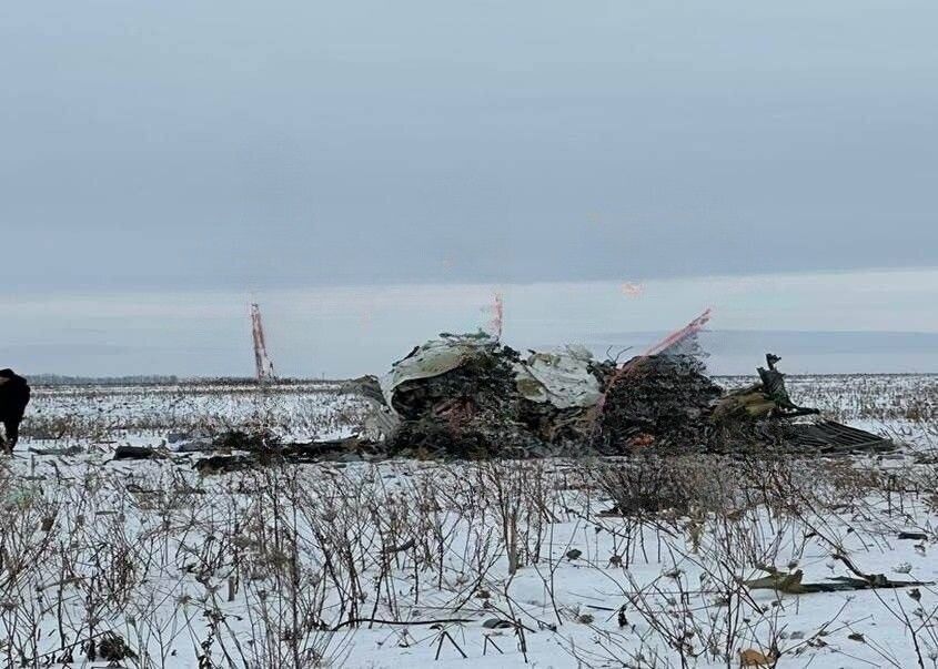У Бєлгородській області впав військовий літак Іл-76, фото з місця викликали питання: що не так. Фото і відео