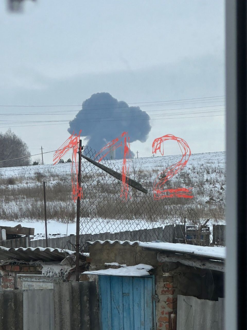 Поднялся огненный гриб: момент падения Ил-76 в Белгородской области РФ попал на видео