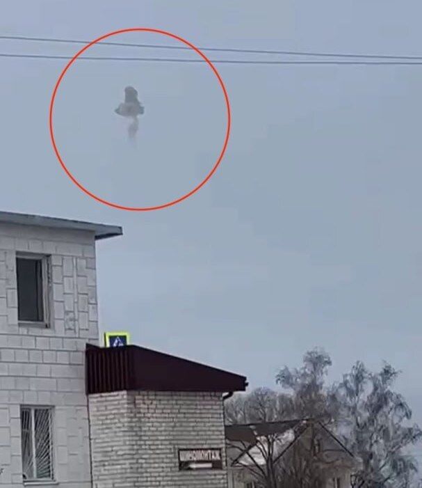 В Белгородской области упал военный самолет Ил-76, фото с места вызвали вопросы: что не так. Фото и видео