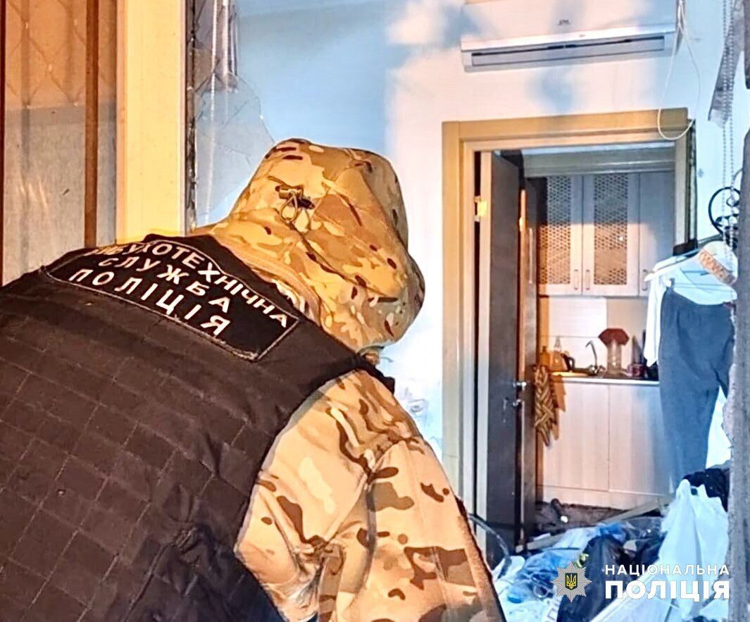 Обломки повредили дома, есть прилет в склад: новые подробности атаки дронов на Одессу. Видео