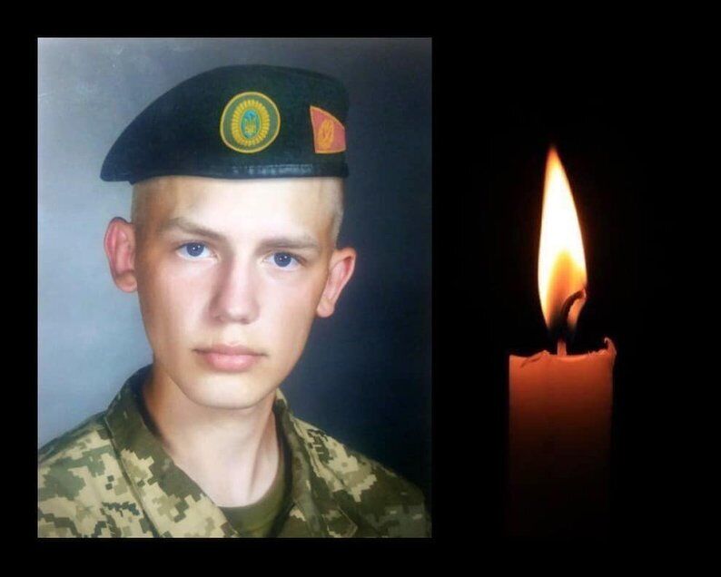 В Черновцах простились со спасателем, погибшим в боях за Украину: жизнь его сына тоже унесла война. Фото