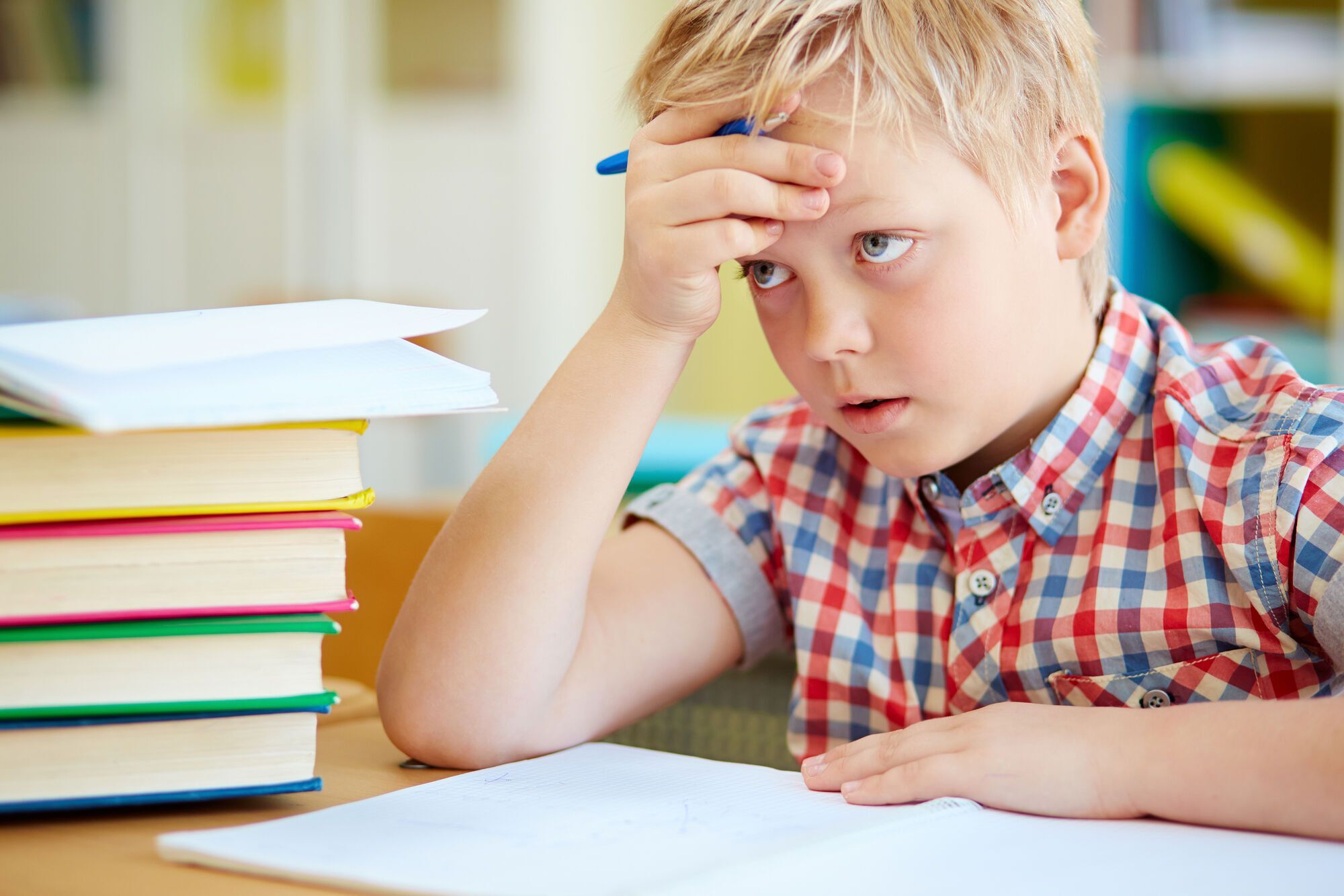 ''Невнимательный и не выполняющий домашние задания'': специалисты дали советы родителям, чьи дети не хотят учиться
