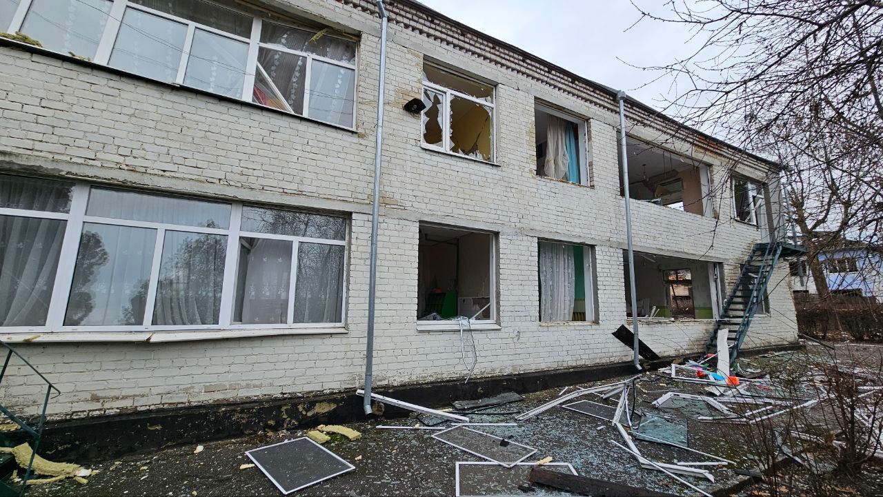 Окупанти обстріляли Херсон із ЗРК С-300, є постраждала: з'явилися фото наслідків атаки 