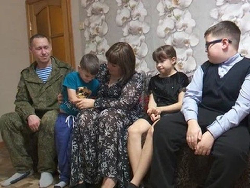Російський військовий усиновив дитину з Донецька