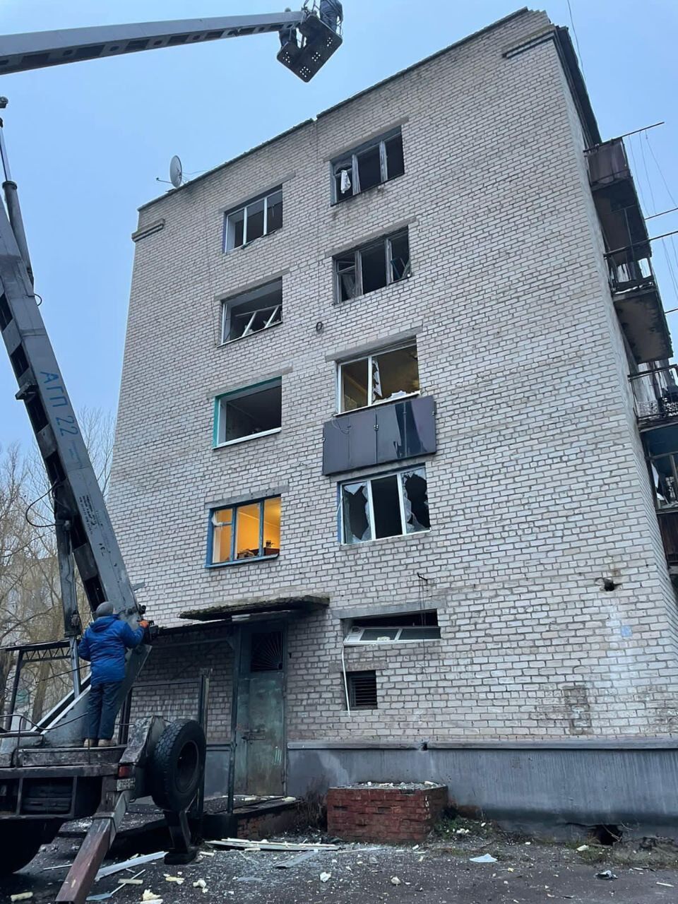 Оккупанты ударили ракетой "Искандер М" по Славянску: видео с места попадания и подробности