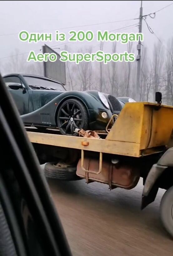 Существует всего 200 экземпляров: в Киеве заметили редкий неоретрокар Morgan Aero SuperSports за $250 тыс. Видео