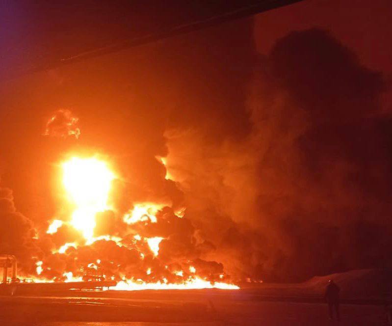 Пожар на Полтавщине в результате российского ракетного удара.