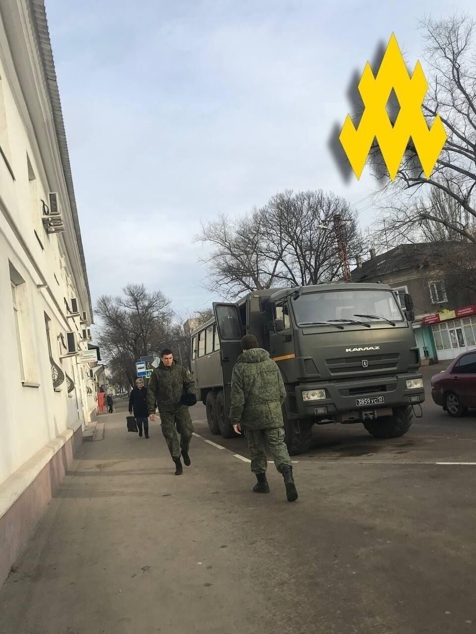 Оккупанты стягивают в Крым военную технику и живую силу. Фото из Джанкоя