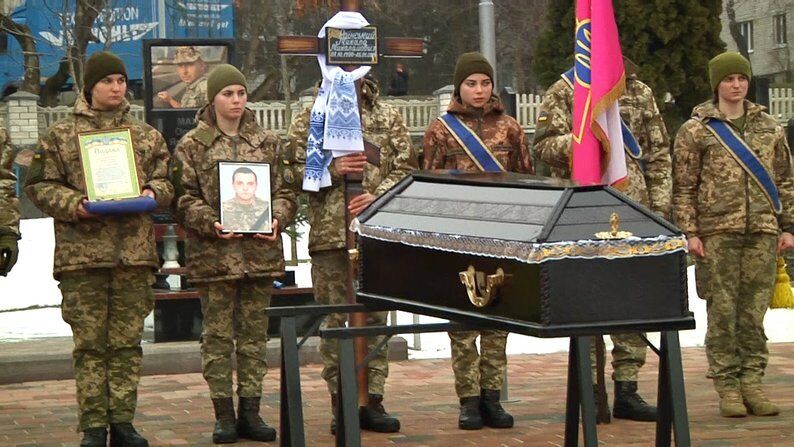 Защищал границы Украины с 2014 года: в Житомире простились с погибшим военным Николаем Раинским. Фото и видео