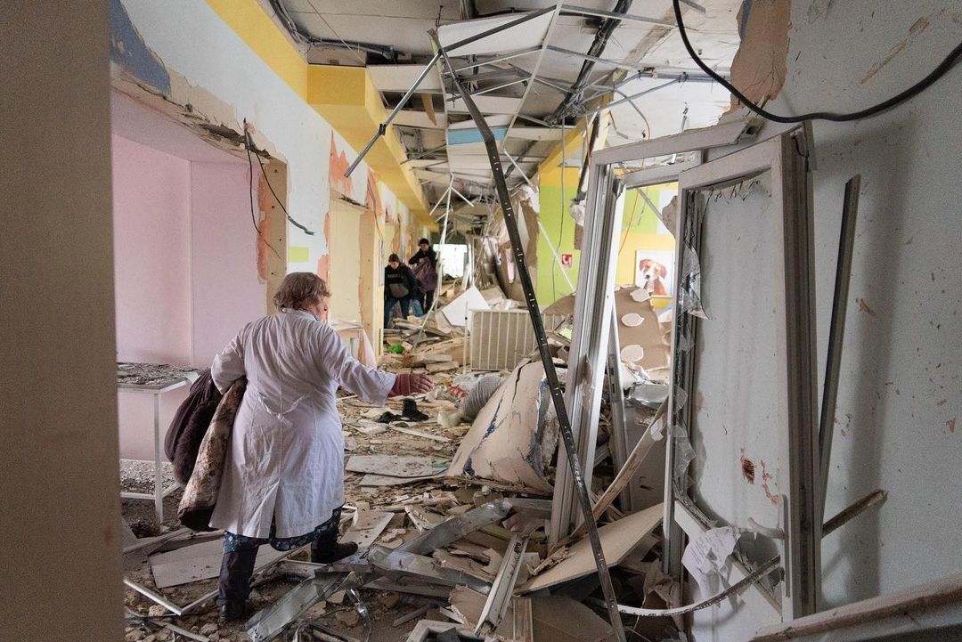 "Мой ребенок был отравлен": боец из Мариуполя вспомнил, как выживал с семьей в подвале, когда россияне уничтожали город. Видео