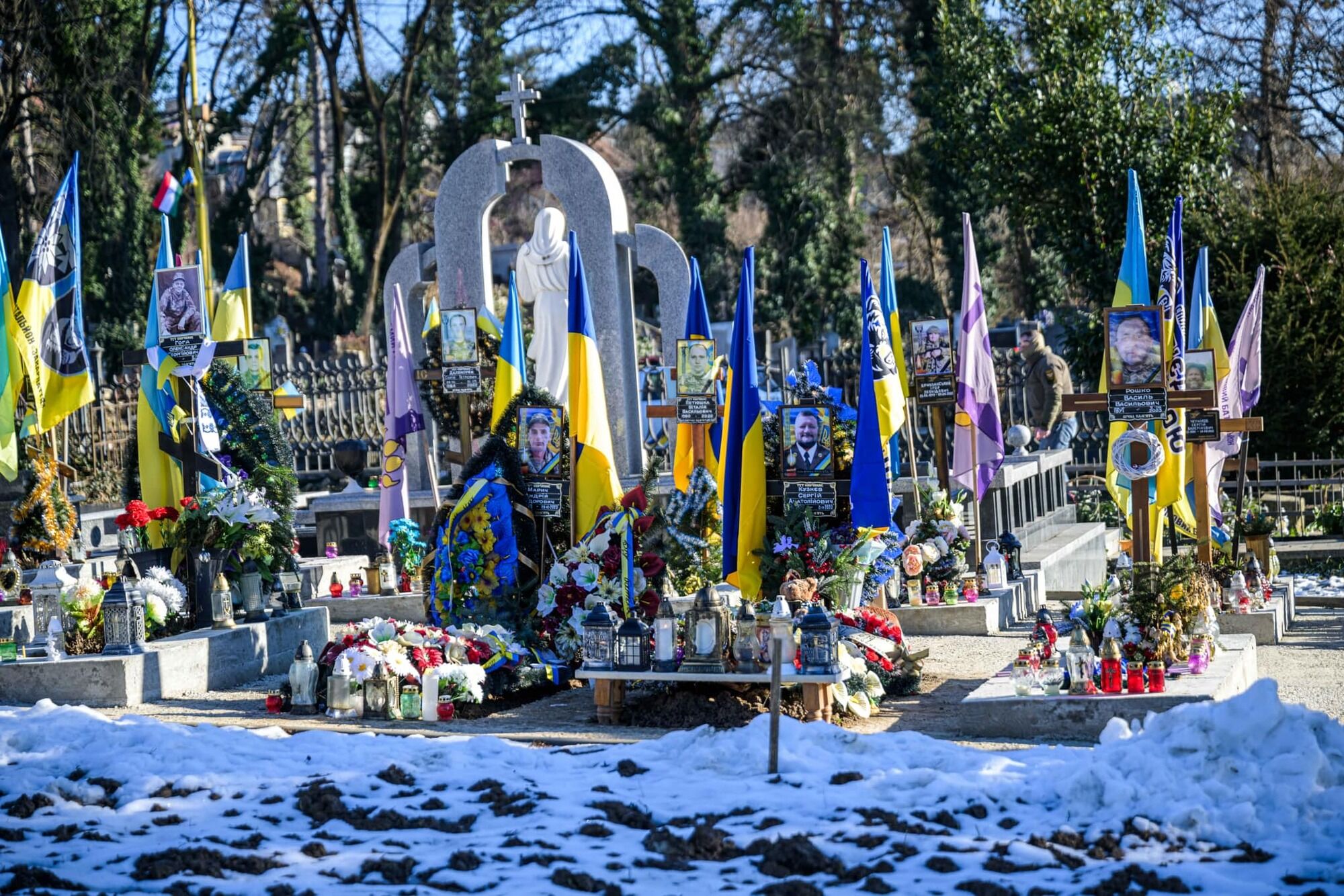 Могилы защитников Украины